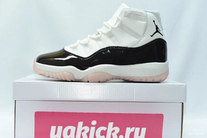 11 685 Air Jordan “Neapolitan” AR0715-101 Practical WMNS 0630